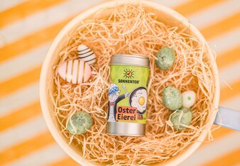 Ostereierei Gewürz in einem Osternest | © SONNENTOR