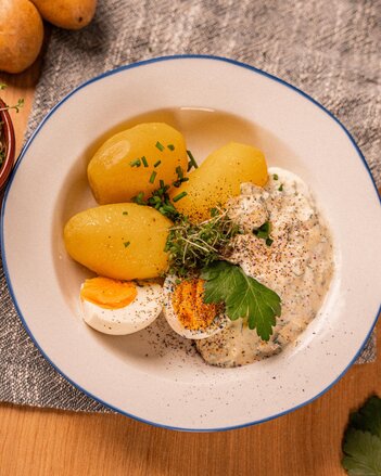 Erdäpfel mit Kräutersoße | © SONNENTOR