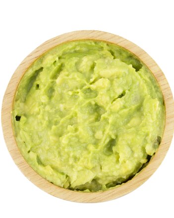 Foto von einem Holzschälchen mit grünem Avocado Dip. | © SONNENTOR