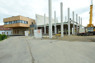 Das Foto zeigt den Hallenbau der Halle Kreuz&Quer. | © SONNENTOR