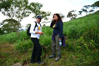 On the photo you can see Gerti and Gerhard on your field. | © SONNENTOR