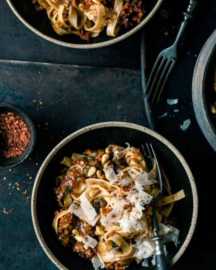 Pasta mit Tomatenpesto und Chiliflocken - SONNENTOR.com